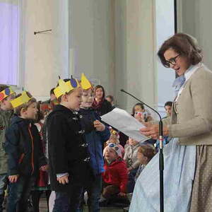 mit den Kindern des Pfarrcaritas-Kindergartens Hl. Familie
