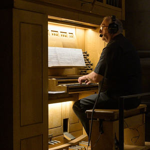 Domorganist Wolfgang Kreuzhuber an der Chororgel