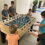 Die etwas größeren Kinder beim Wuzeln