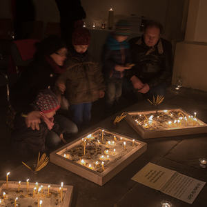 Impressionen vom Lichterweg in der Pfarre Kirchdorf/Krems bei der Nacht der 1000 Lichter.