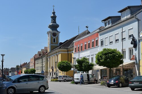 Marktplatz mit Kirche