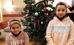 Beim digitalen Flanieren durch den Adventmarkt kann man mit einem Klick auch den Kindern in den Caritas-Lerncafés Freude schenken.