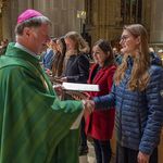 „Losgelöst und fest verankert“: 29 Religionslehrer:innen von Bischof Manfred Scheuer in ihren Dienst gesendet