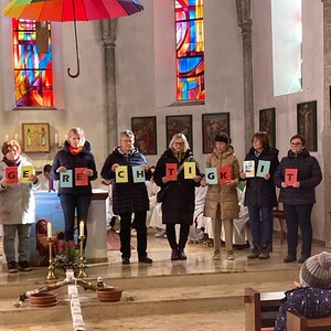 Die kfb Pinsdorf gestaltete die Wortgottesfeier zum Thema 'Gipfel der Gerechtigkeit'. 