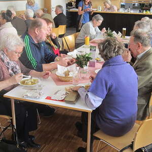  Fastensuppen-Essen im Pfarrsaal                              